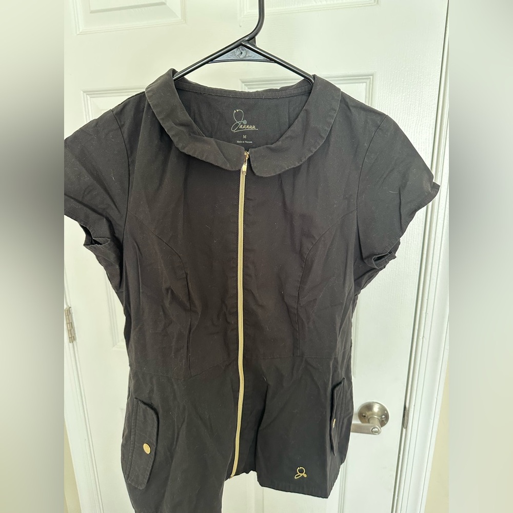 Jaanuu Peter Pan Collar Black Zip Up Scrub Top Size M